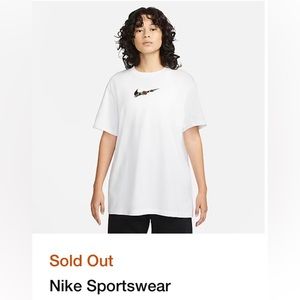 Nke Sports Wear Tshirt